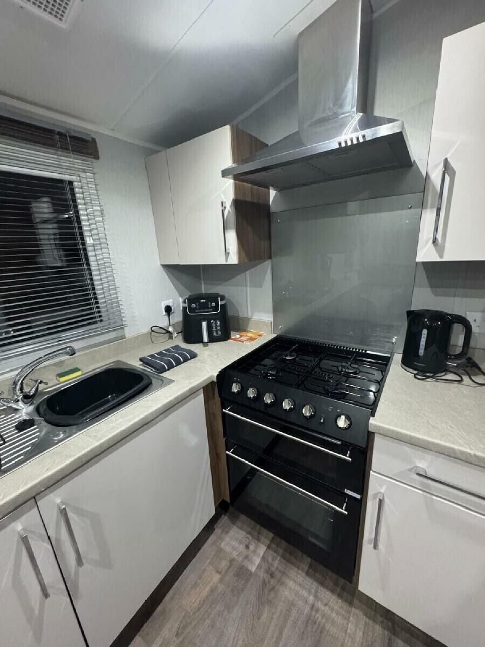 Cookware/dishes/utensils