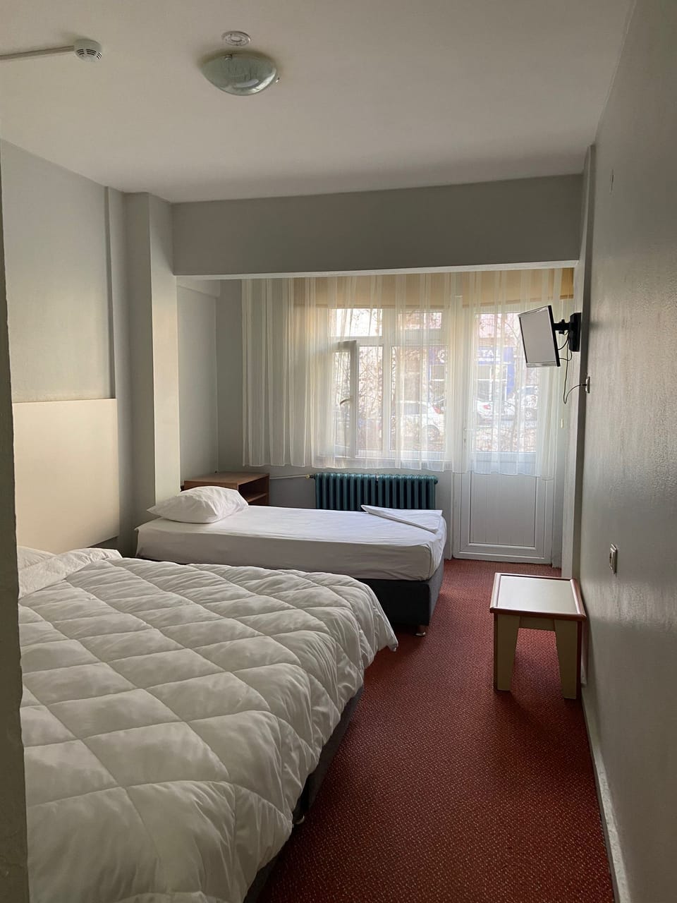 Standard Triple Room, Non Smoking | Desk, soundproofing