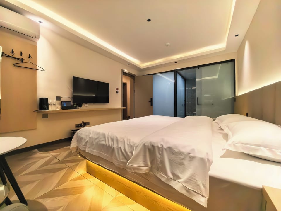 Deluxe Double Room, 1 King Bed, Courtyard View | Desk, laptop workspace, WiFi (free)