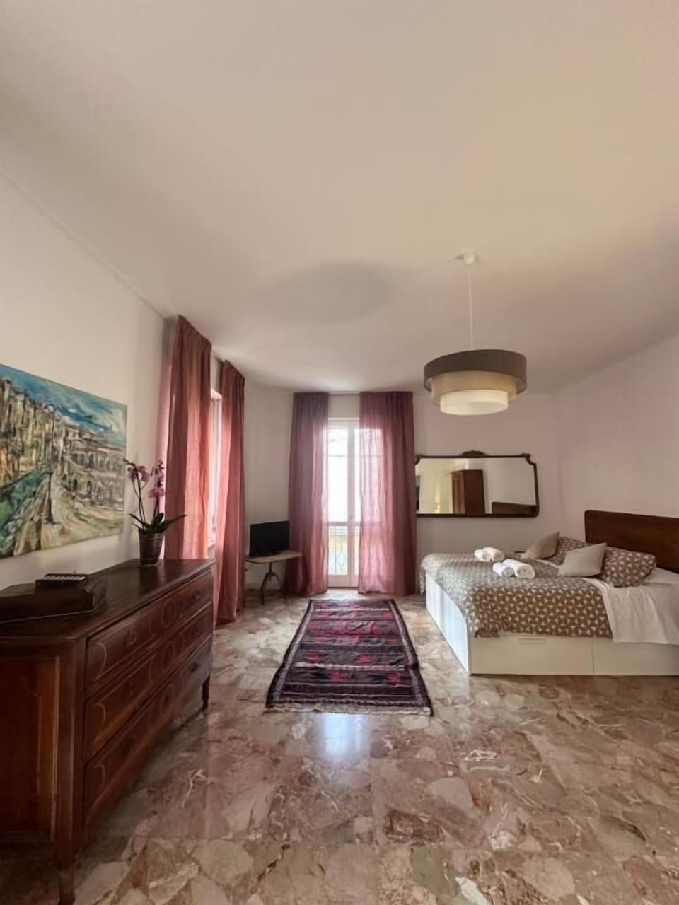 Deluxe Apartment, Balcony, City View | Interior