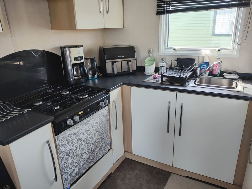 Cottage | Private kitchen | Cookware/dishes/utensils