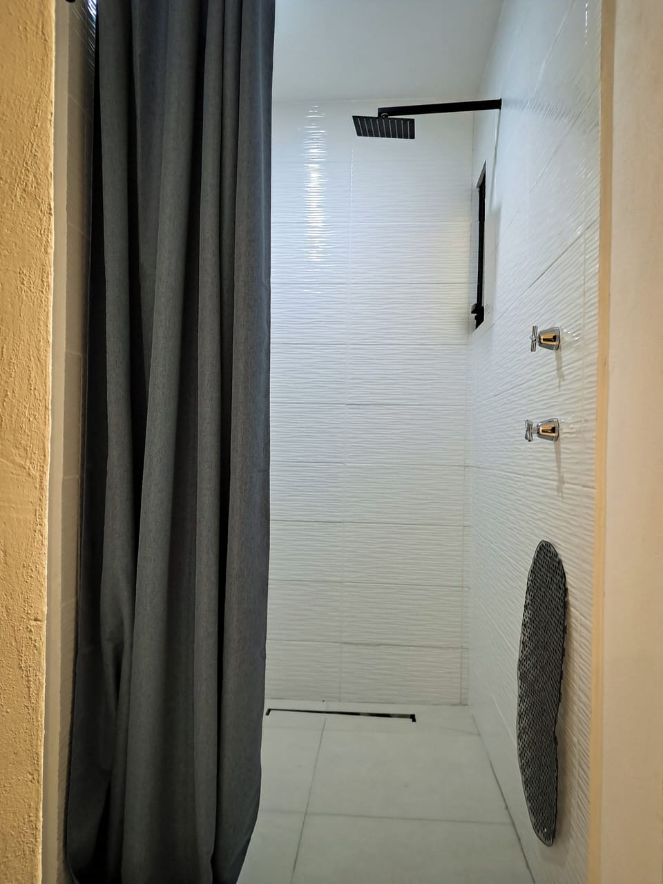 Deluxe Suite, City View | Bathroom | Shower, hair dryer (on request), towels, soap