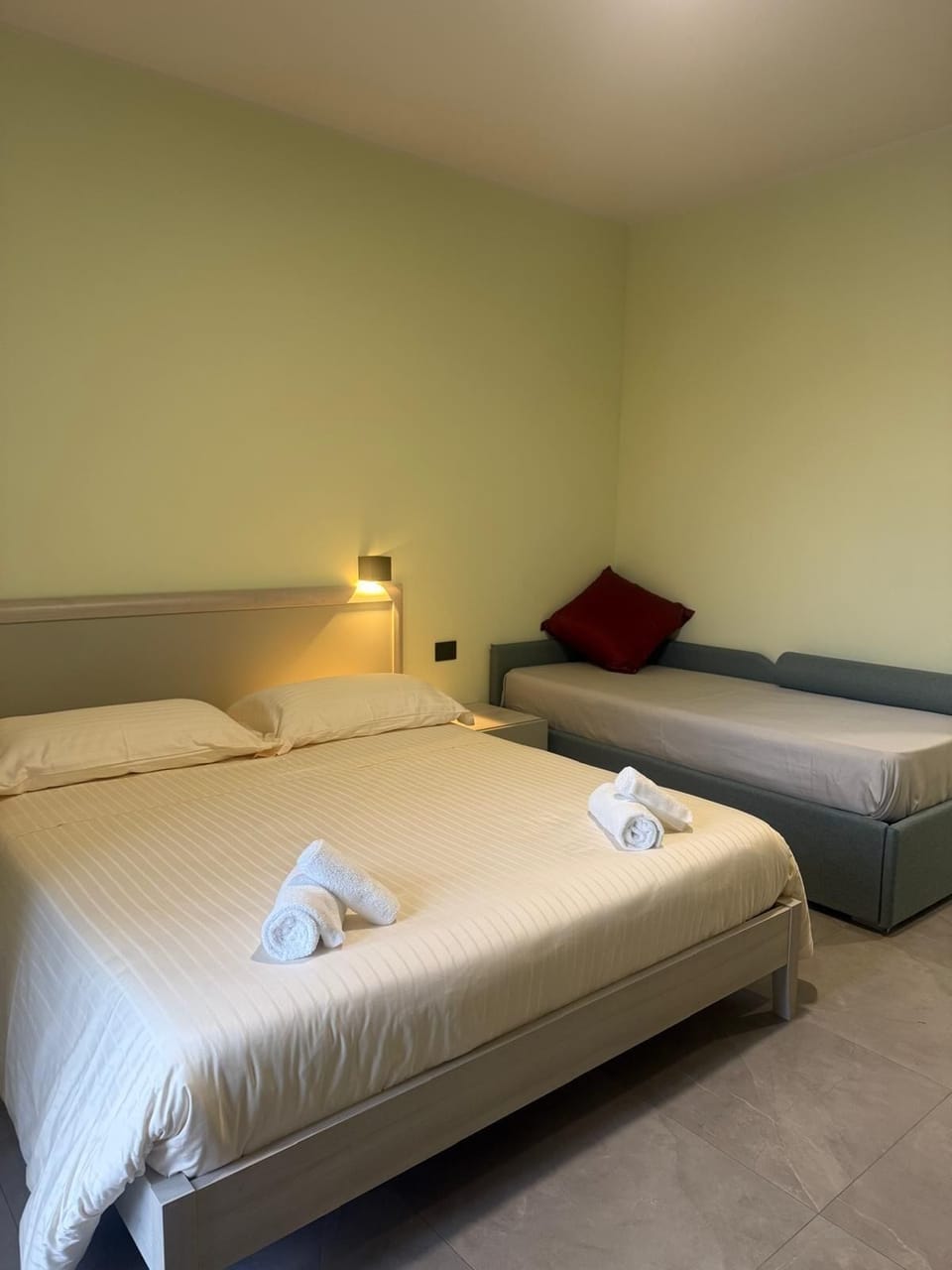 Standard Double Room, Mountain View | In-room safe, desk, laptop workspace, WiFi (free)