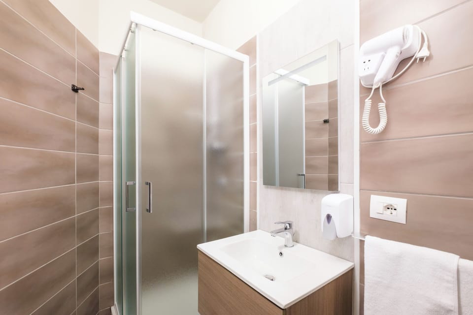 Deluxe Apartment, City View | Bathroom | Shower, free toiletries, hair dryer, bidet