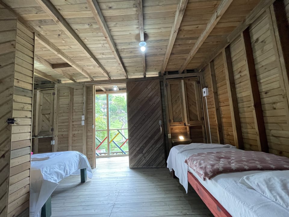 Family Cabin, Lake View | Laptop workspace, free WiFi, bed sheets