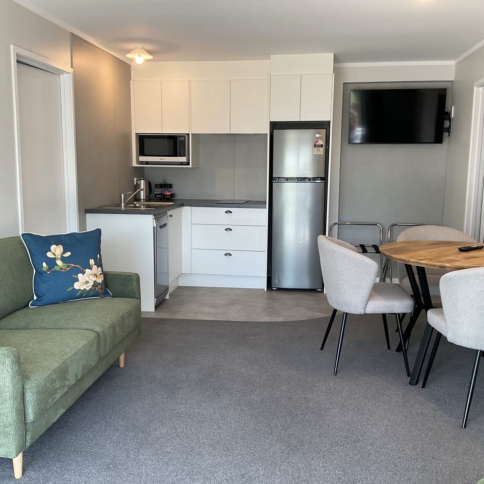 Two Bedroom Patio | Private kitchen | Mini-fridge, microwave, stovetop, dishwasher