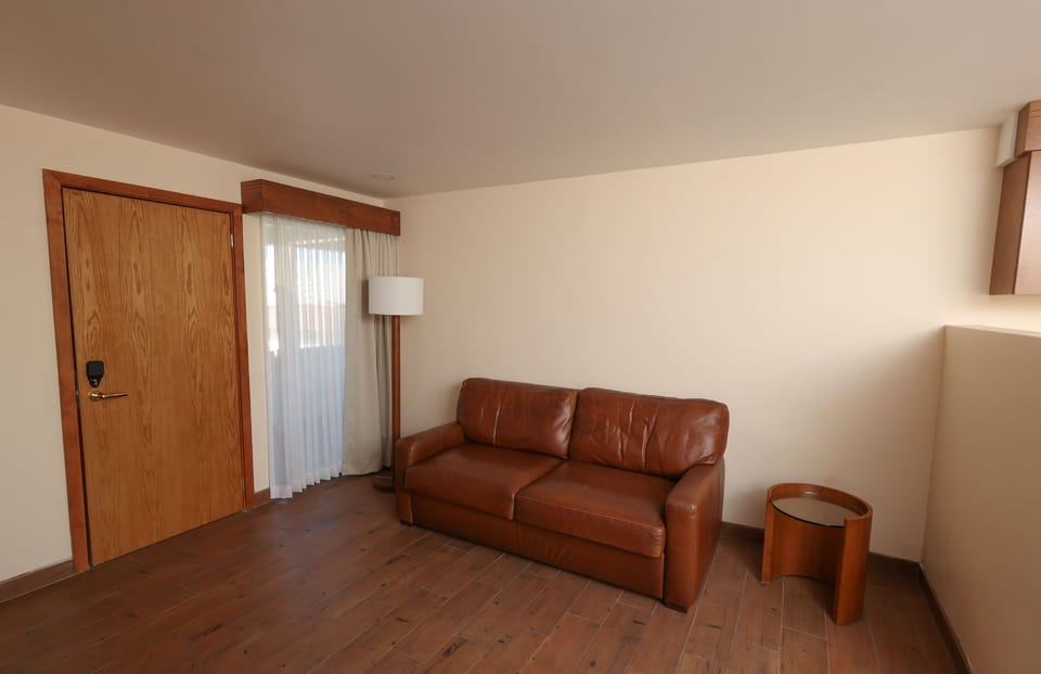 Standard Suite, Balcony | Living area