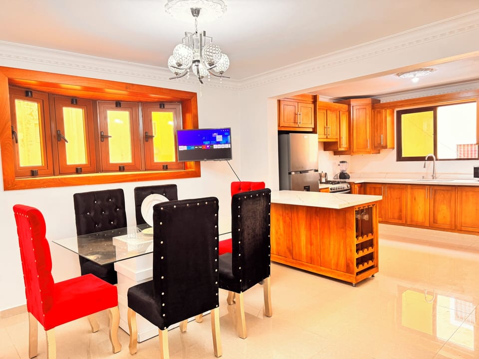Apartment, 4 Bedrooms, Smoking, Balcony | Dining room