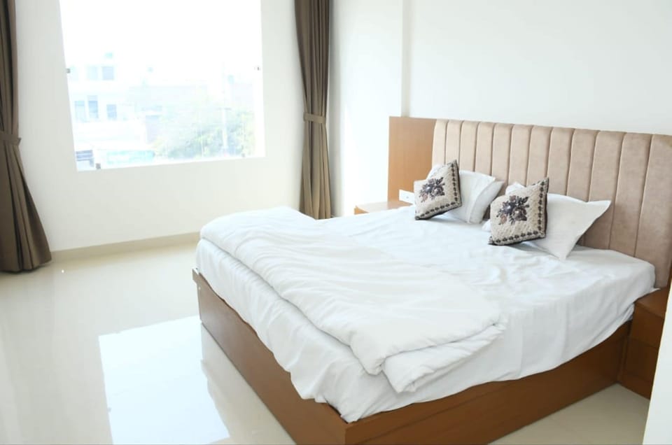 Luxury Room | Rollaway beds (surcharge), WiFi (free), bed sheets