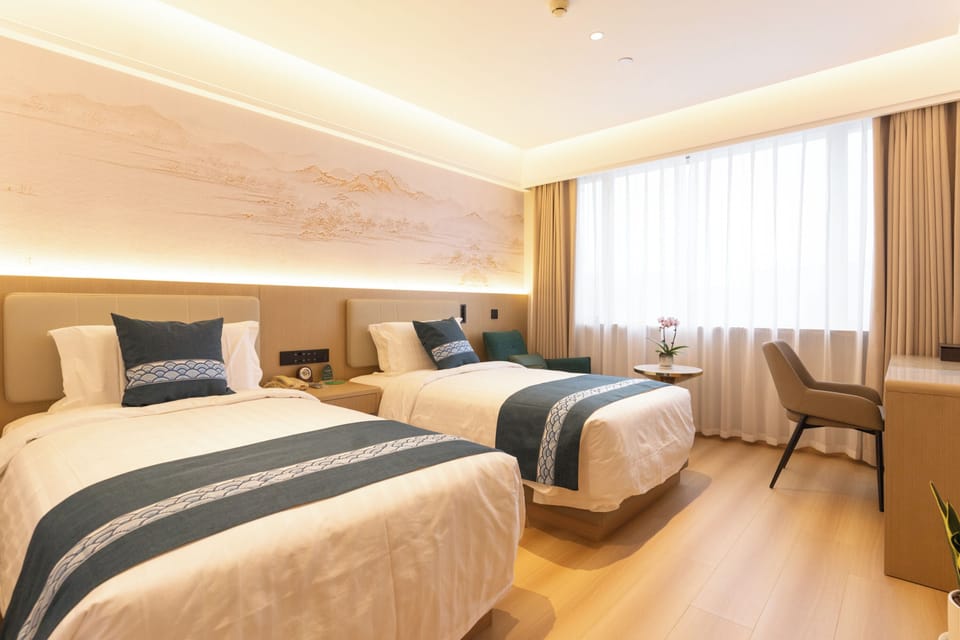Superior Suite | Down comforters, in-room safe, desk, laptop workspace