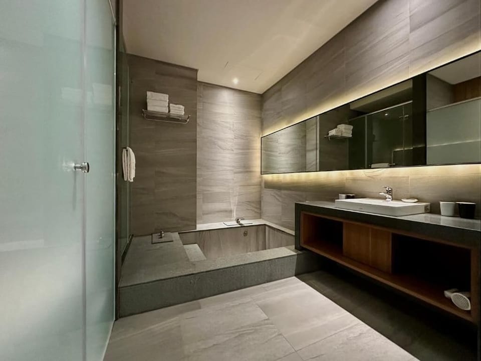 Family Quadruple Room, City View | Bathroom | Hair dryer, towels, soap, shampoo