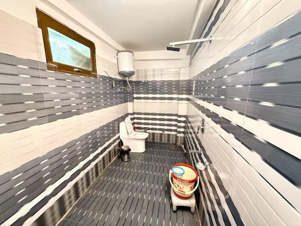 Comfort Shared Dormitory | Bathroom | Free toiletries, towels, soap, shampoo