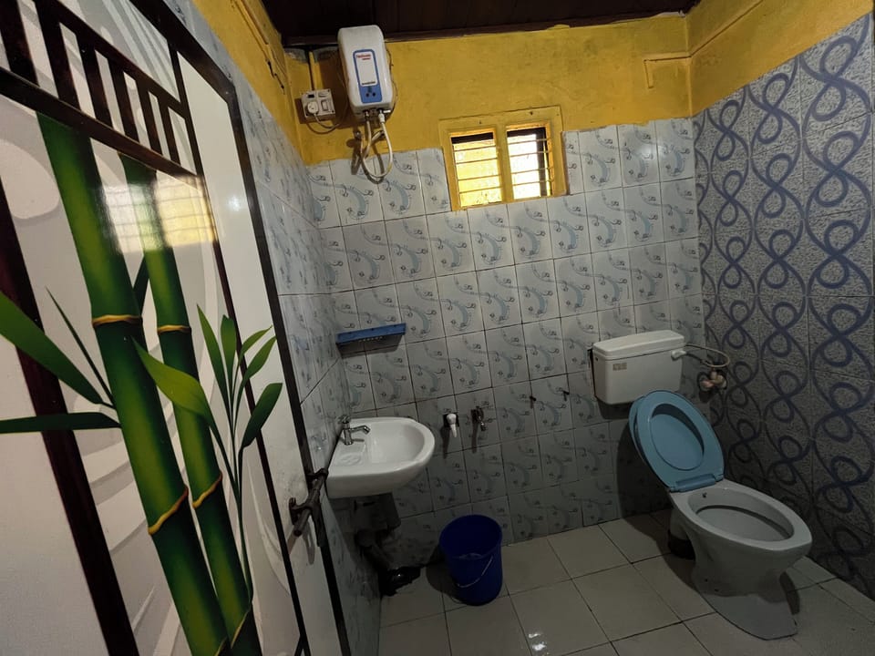 Club Room | Bathroom
