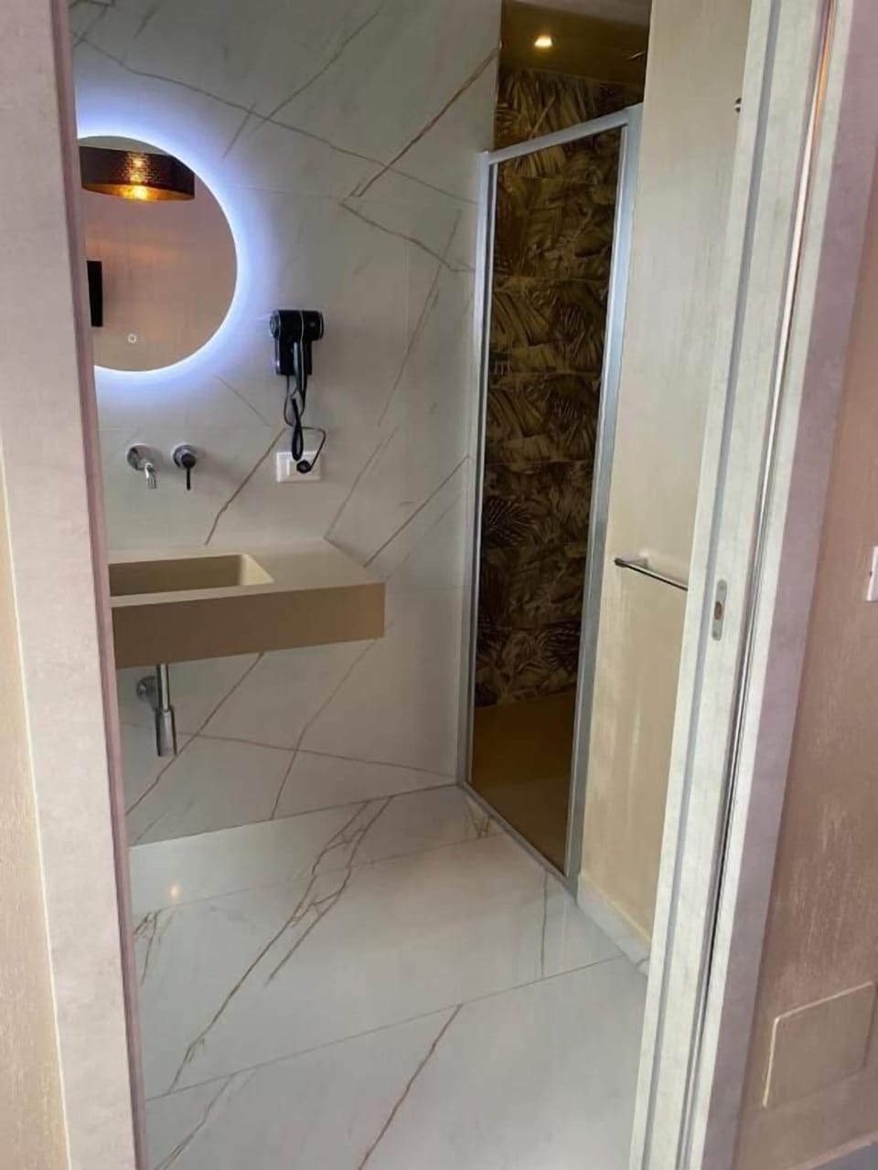 Economy Room, Balcony | Bathroom | Free toiletries, hair dryer, bidet, towels