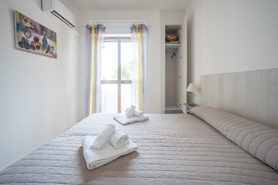 Double or Twin Room, Sea View | Desk, WiFi (free), bed sheets