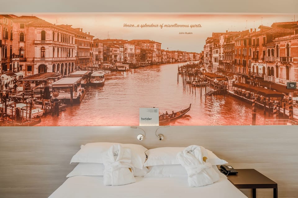 Double or Twin Room | Minibar, in-room safe, WiFi (free), bed sheets