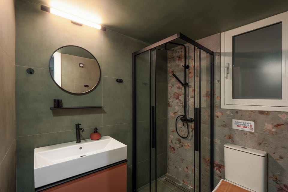 Design Apartment, Kitchen | Bathroom | Shower, free toiletries, hair dryer, towels