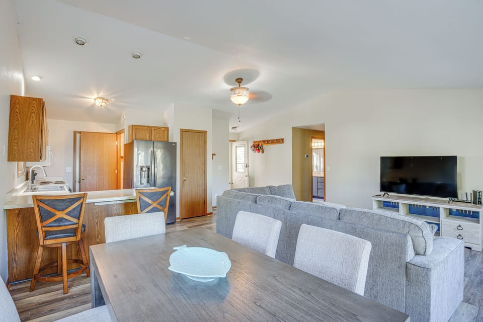 House (3 Bedrooms) | Interior