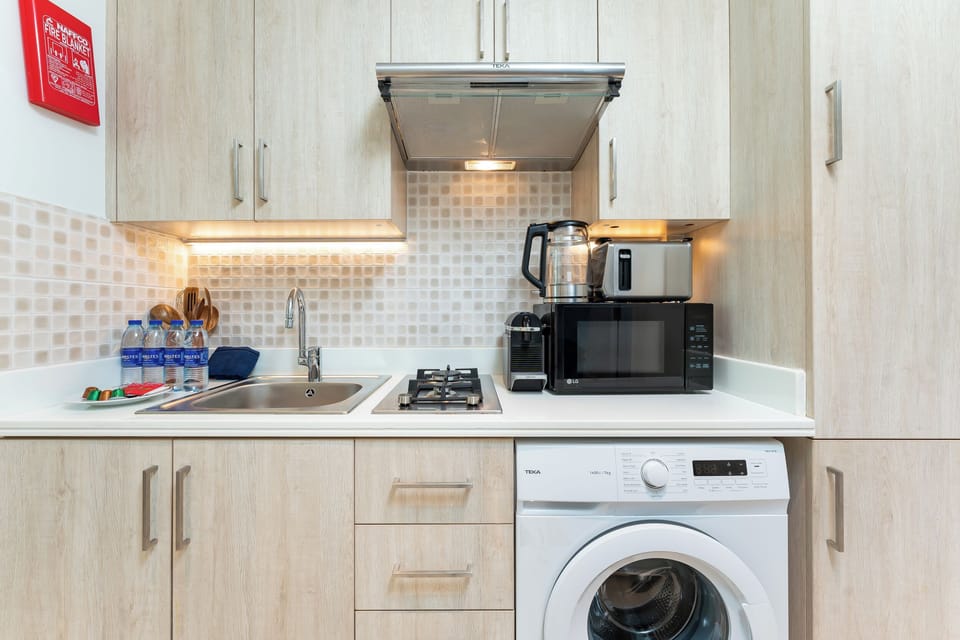 Luxury Studio, 1 King Bed, City View | Private kitchen | Full-size fridge, microwave, oven, stovetop