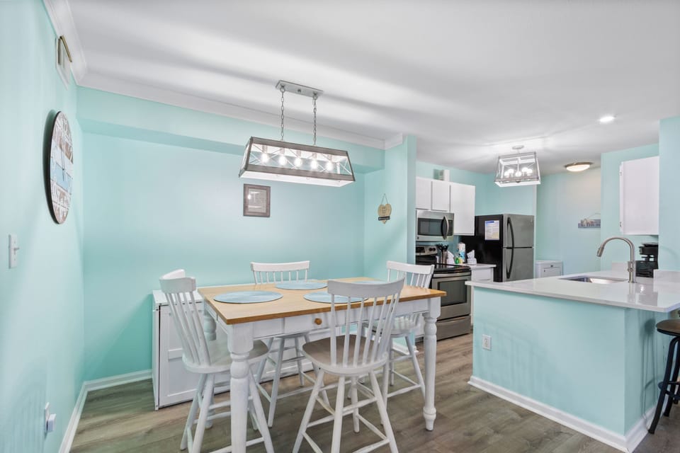 Signature Condo, 1 Bedroom, Non Smoking, Garden View | In-room dining