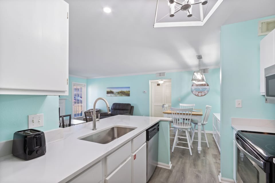 Signature Condo, 1 Bedroom, Non Smoking, Garden View | Private kitchen | Fridge, microwave, oven, stovetop