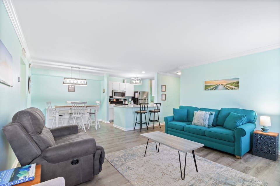 Signature Condo, 1 Bedroom, Non Smoking, Garden View | Living room | 40-inch Smart TV with digital channels, fireplace