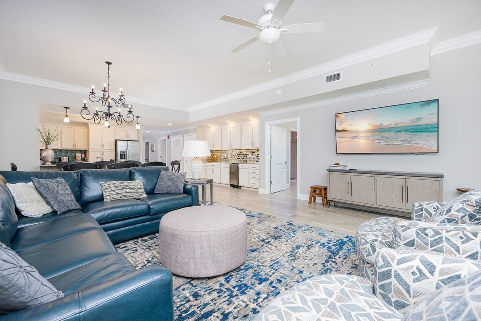 Condo, 3 Bedrooms | Living area