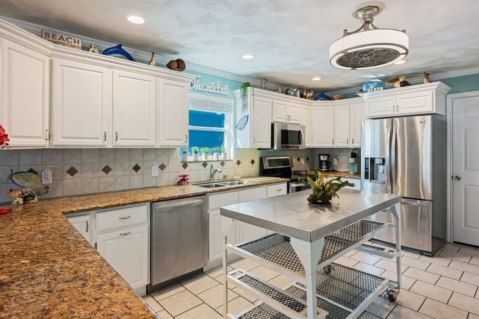 House, 4 Bedrooms | Private kitchen | Coffee/tea maker, fridge, toaster