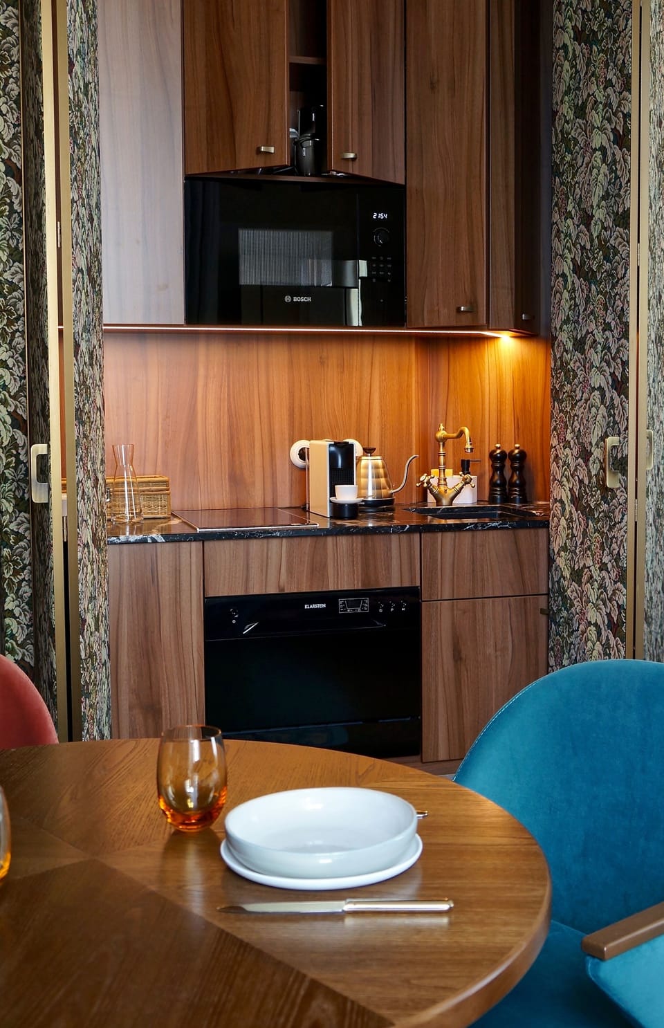 Junior Suite | Private kitchenette | Espresso maker, coffee/tea maker, electric kettle