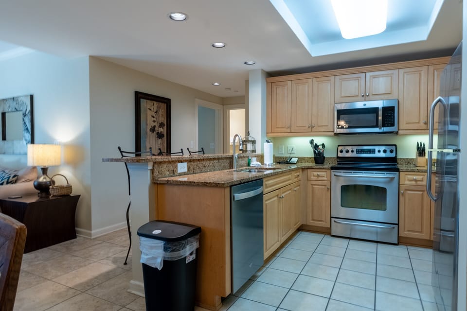Condo, 3 Bedrooms | Private kitchen | Coffee/tea maker, fridge, oven, toaster