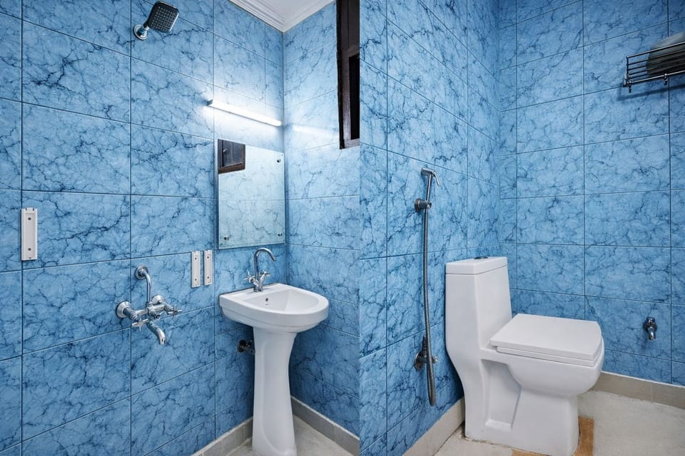 Classic Room, Smoking, Housekeeping | Bathroom | Shower, free toiletries, towels, soap