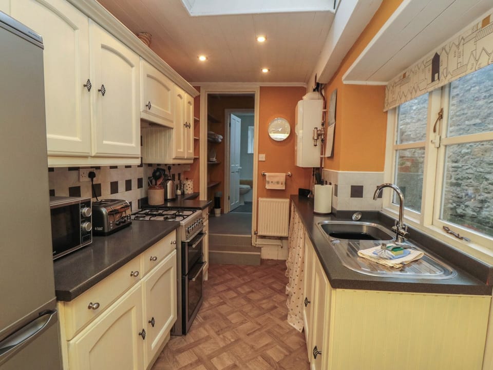 Cookware/dishes/utensils