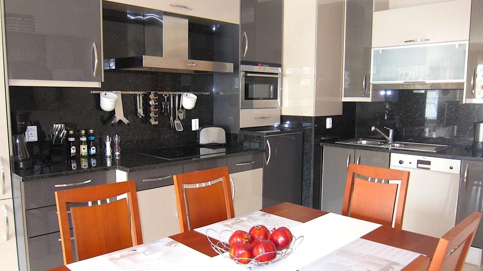 Apartment, Balcony, Courtyard View | Private kitchen | Coffee/tea maker, electric kettle, toaster, dining tables