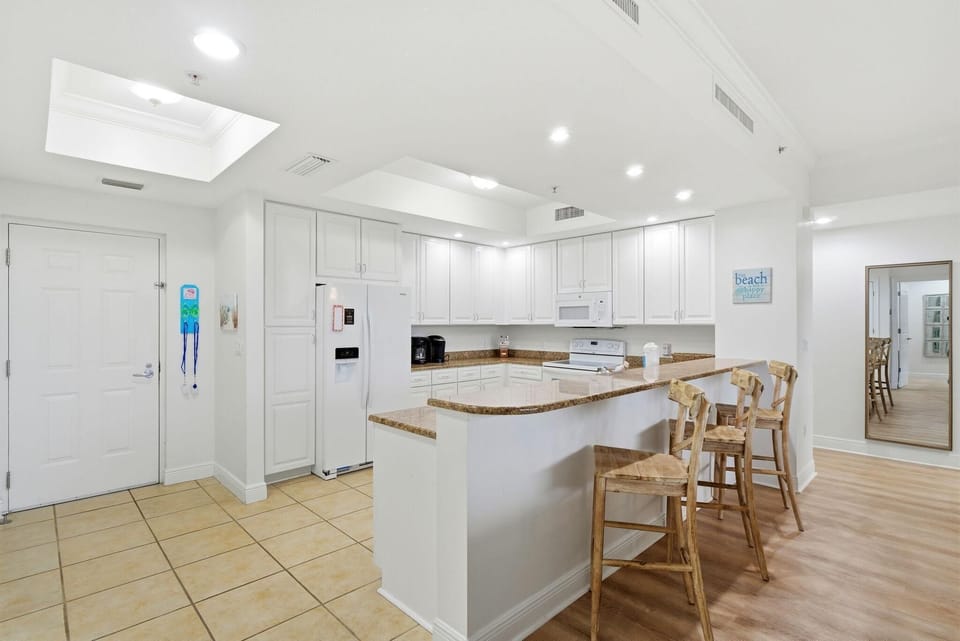 Condo, Multiple Beds (Lost Key B203) | Private kitchen