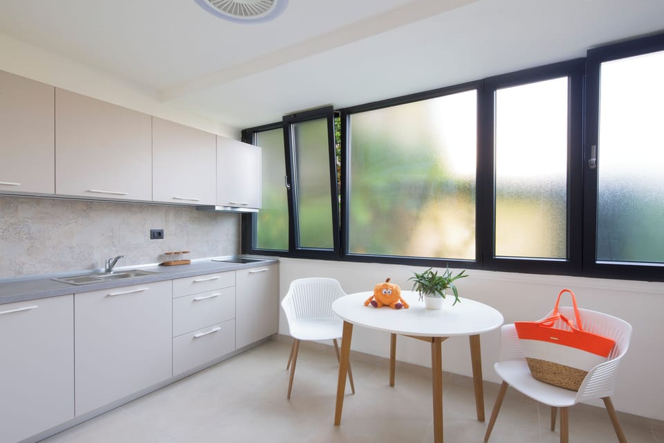 Classic Studio, Mountain View | Private kitchen | Electric kettle