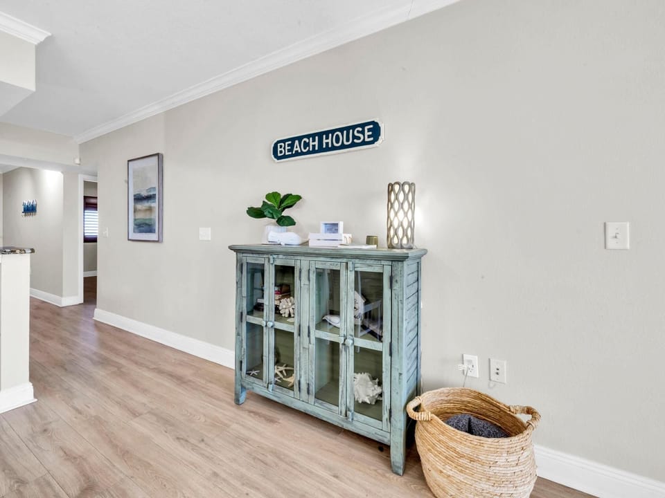 Condo, Multiple Beds (Emerald Beach 1831) | Interior