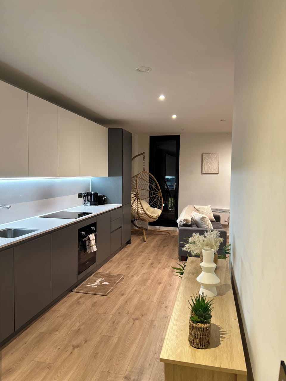 Apartment, 1 Bedroom, Patio, Garden View | Living room | Books