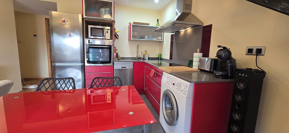 Standard Apartment | Private kitchen | Full-size fridge, microwave, oven, stovetop
