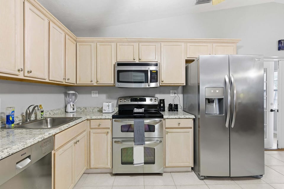 House, Multiple Beds, Kitchen (Sun and Fun- Dolphin Diversion) | Private kitchen | Dining table
