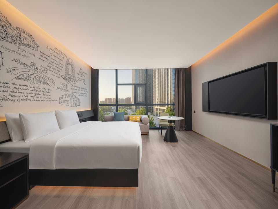 1 King Premium | Premium bedding, down comforters, minibar, desk