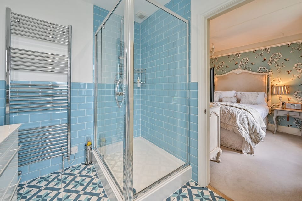 Muntham Luxury Town House With Hot Tub Cottage in Torquay