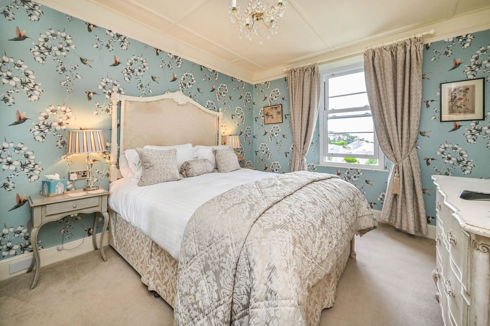 Muntham Luxury Town House With Hot Tub Cottage in Torquay