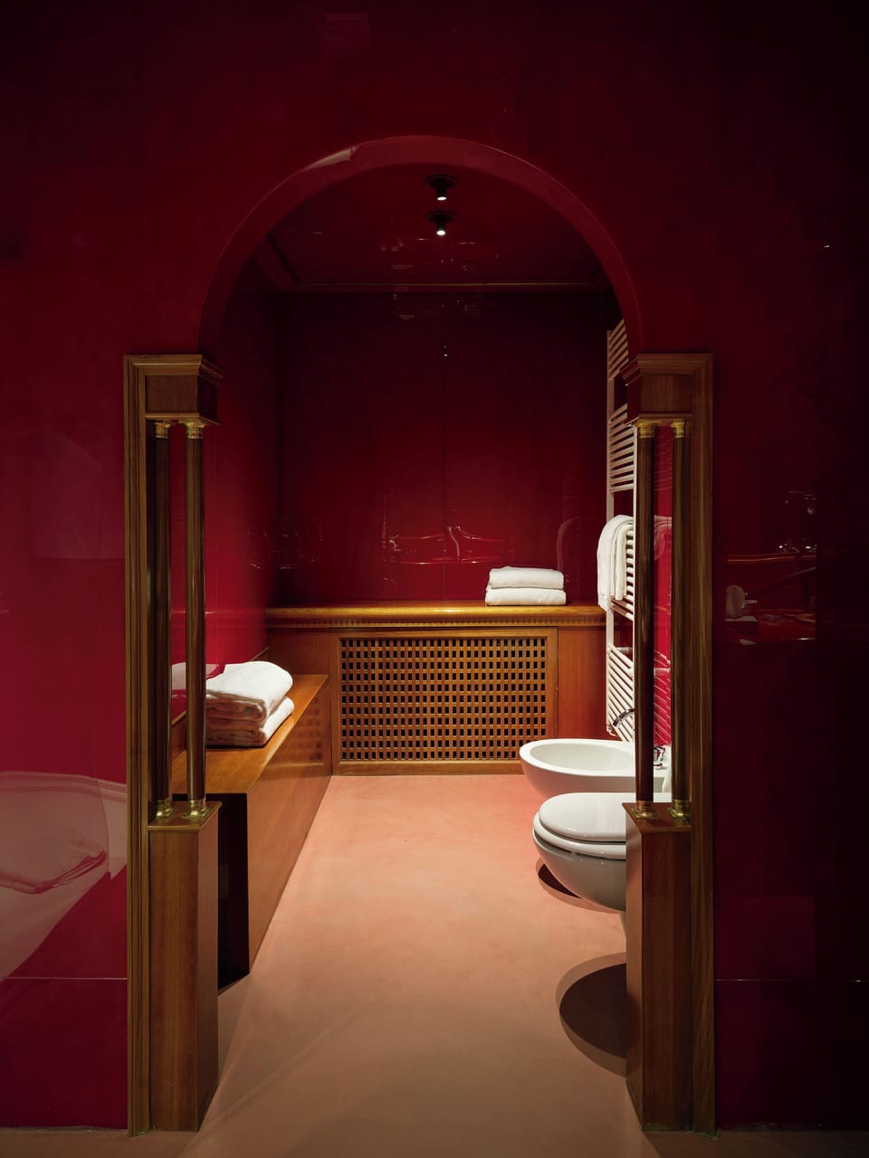 Family Suite | Bathroom | Free toiletries, hair dryer, slippers, bidet