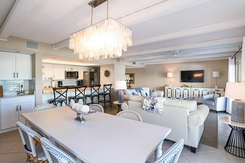 Luxury Condo, Beach View | Interior