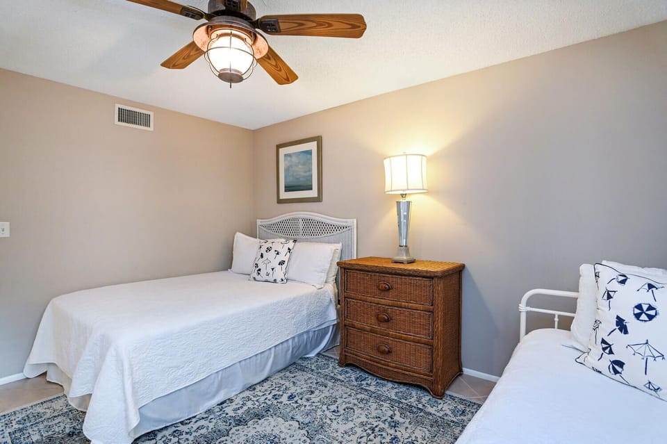 Luxury Condo, Beach View | Blackout drapes, iron/ironing board, WiFi (free)