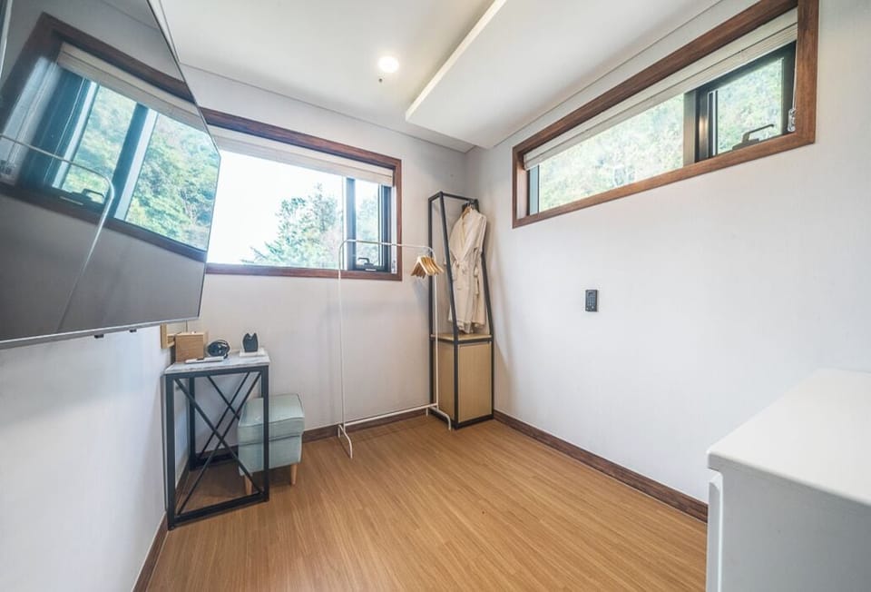 Basic Villa, Balcony, Sea View | Interior