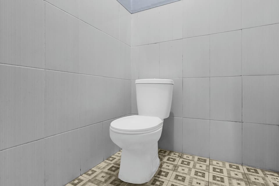 Deluxe Double Room | Bathroom | Shower, towels, soap, shampoo