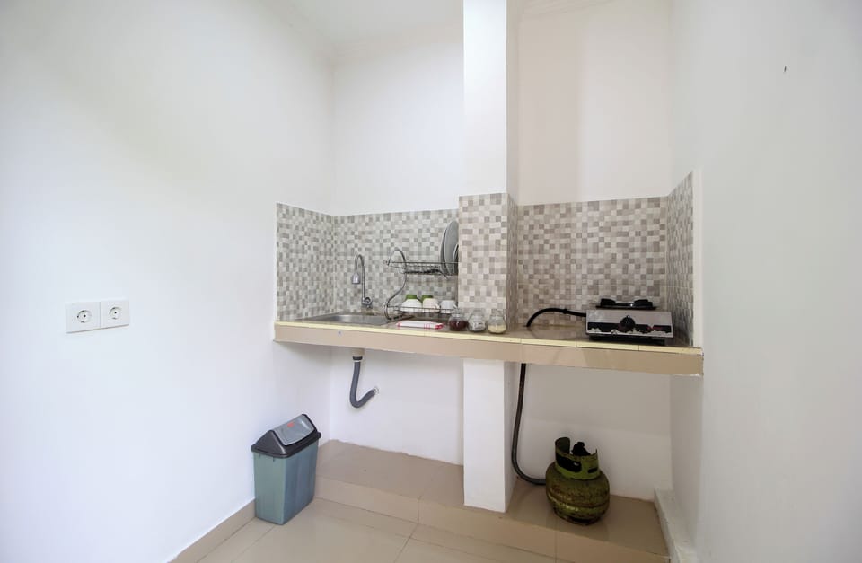 Economy Suite, City View | Private kitchenette