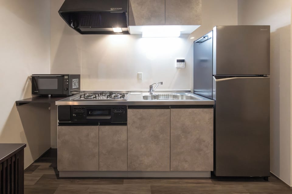 Deluxe House, 2 Bedrooms, Non Smoking, Kitchen | Private kitchen | Full-size fridge, microwave, stovetop, cookware/dishes/utensils