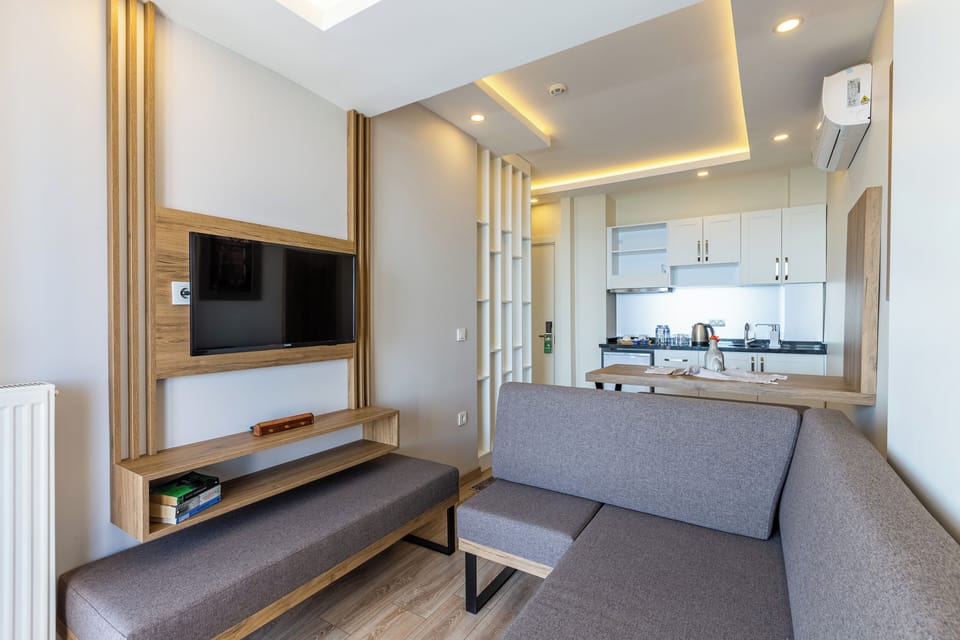 Junior Suite, Balcony, Sea View | Living area | 32-inch LCD TV with satellite channels, Netflix, streaming services